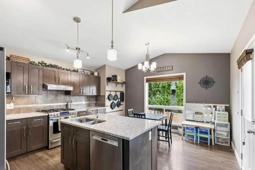 8914 72 Avenue Grande Prairie AB T8X 0E1