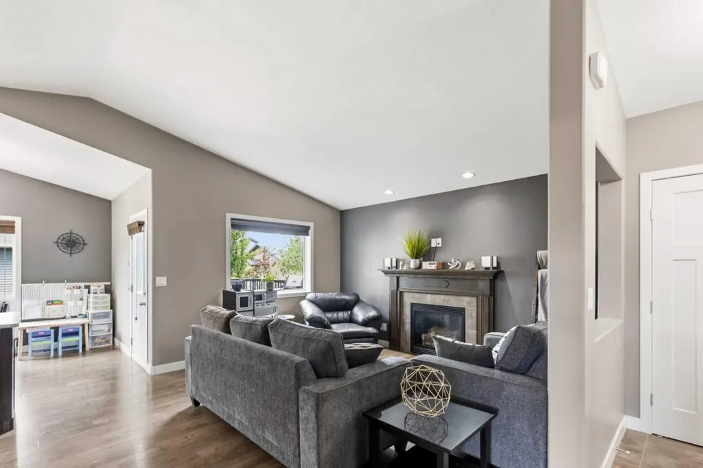 8914 72 Avenue Grande Prairie AB T8X 0E1