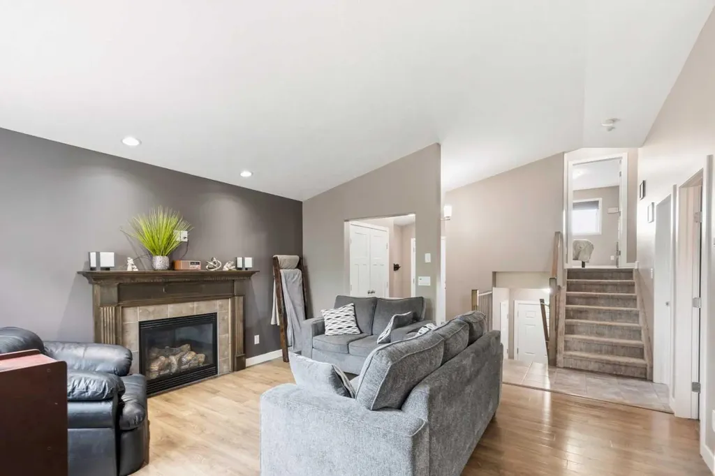 8914 72 Avenue Grande Prairie AB T8X 0E1