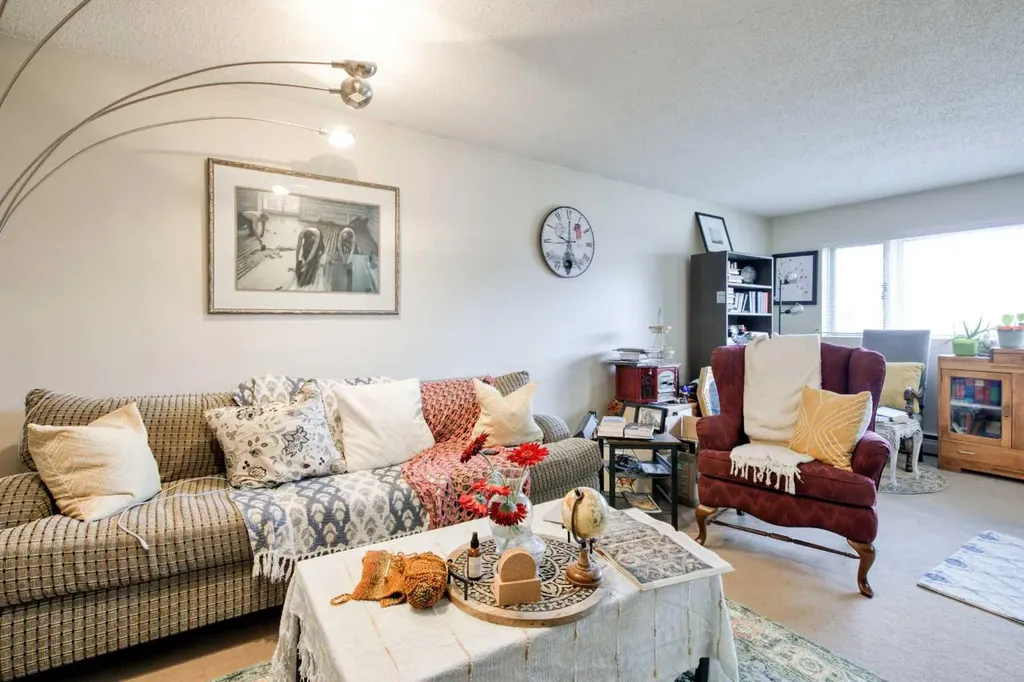 2705 38 Street SW Calgary AB T3E3E9