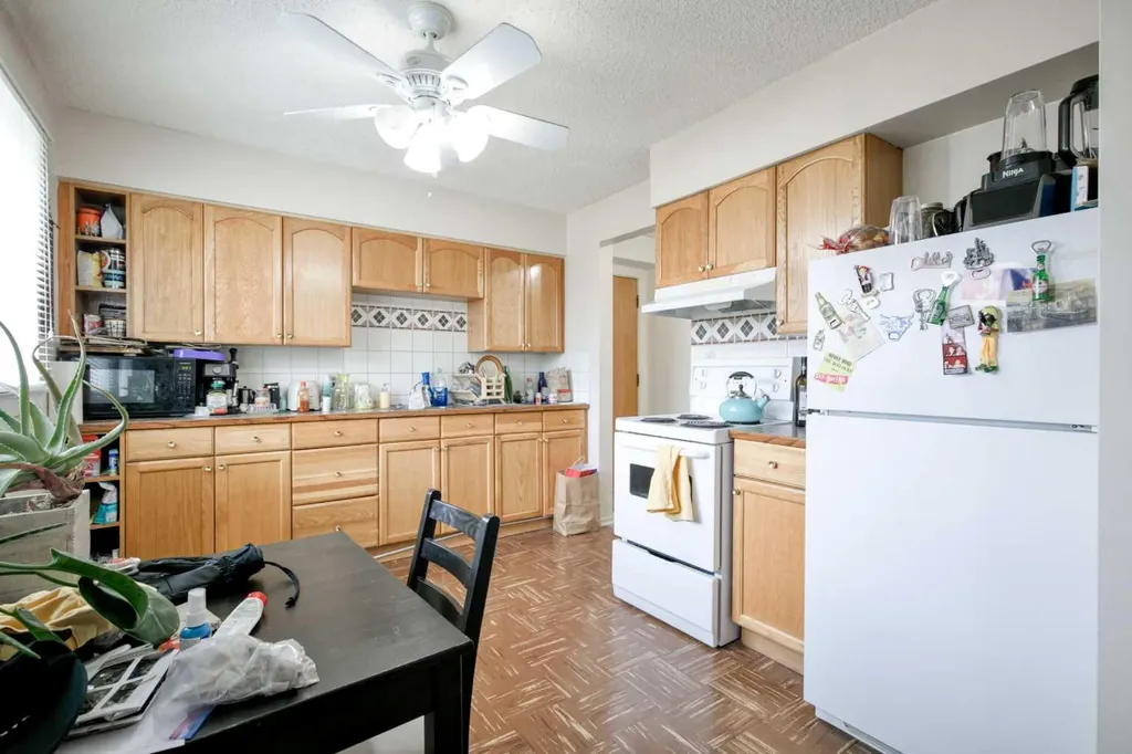 2705 38 Street SW Calgary AB T3E3E9