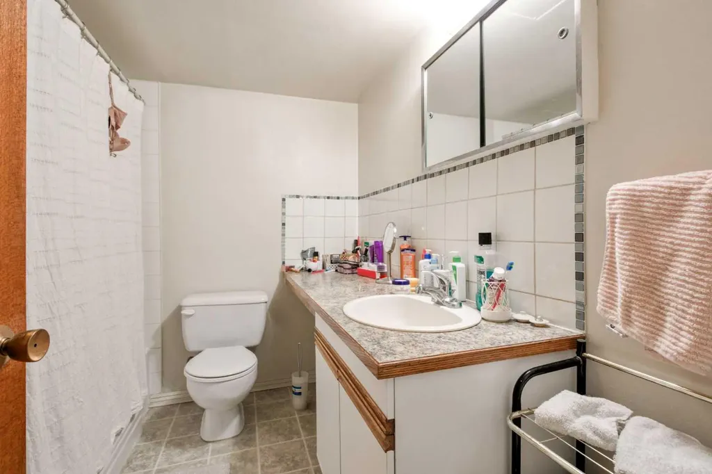 2705 38 Street SW Calgary AB T3E3E9