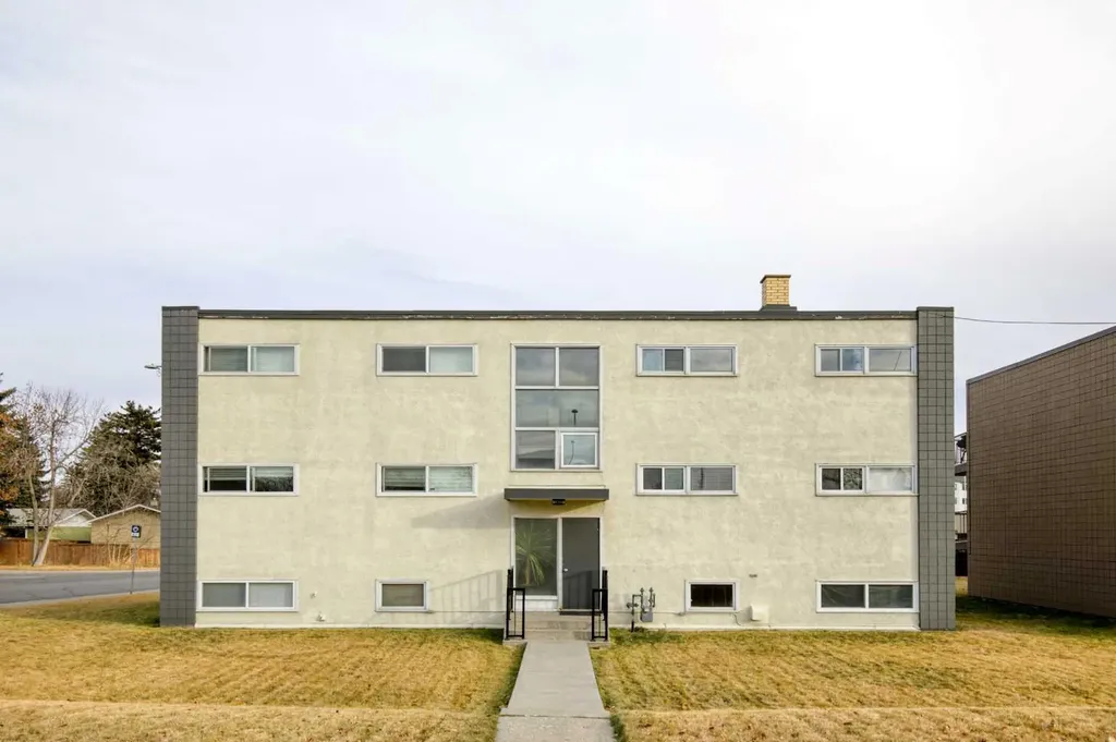 2705 38 Street SW Calgary AB T3E3E9