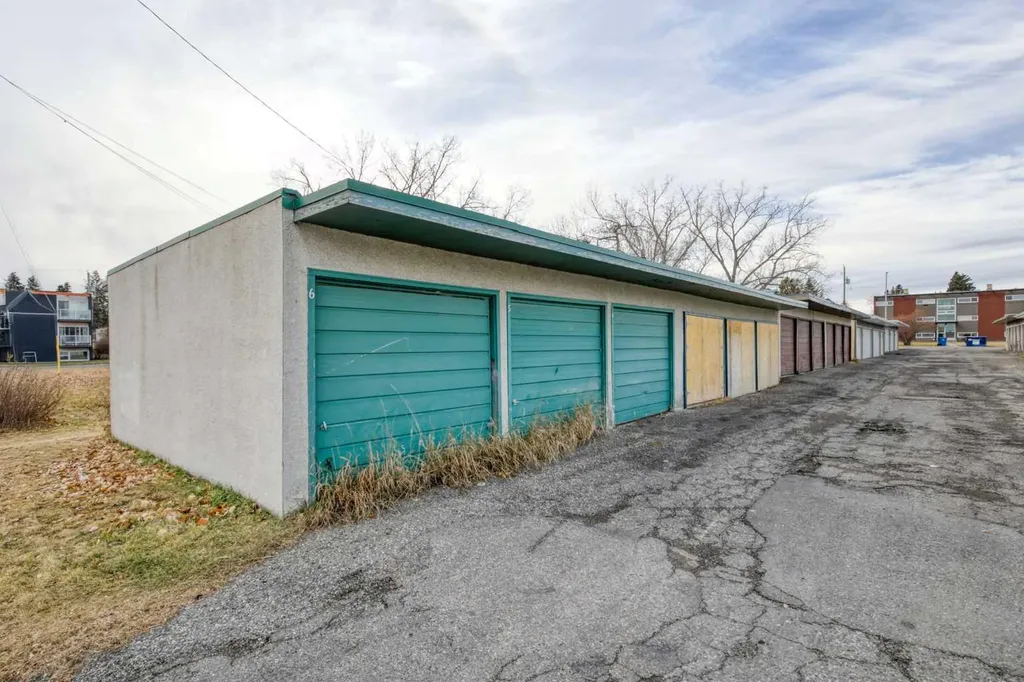 2705 38 Street SW Calgary AB T3E3E9