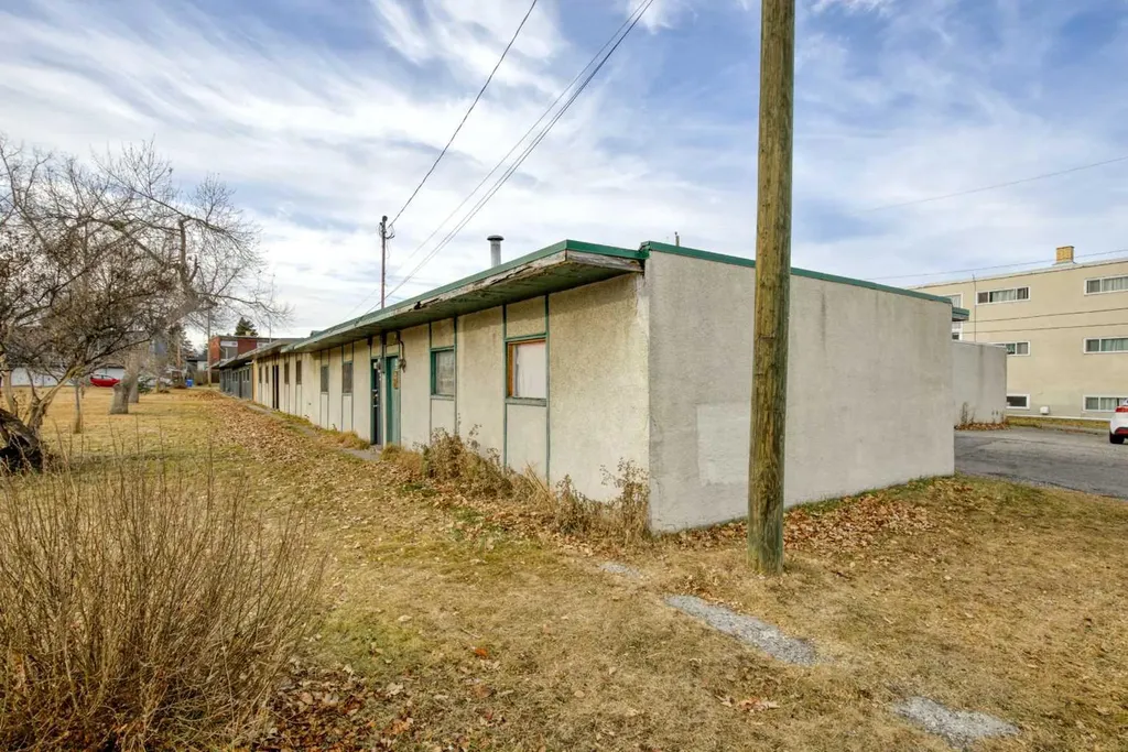 2705 38 Street SW Calgary AB T3E3E9