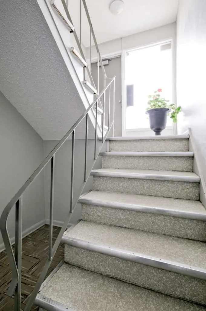 2705 38 Street SW Calgary AB T3E3E9