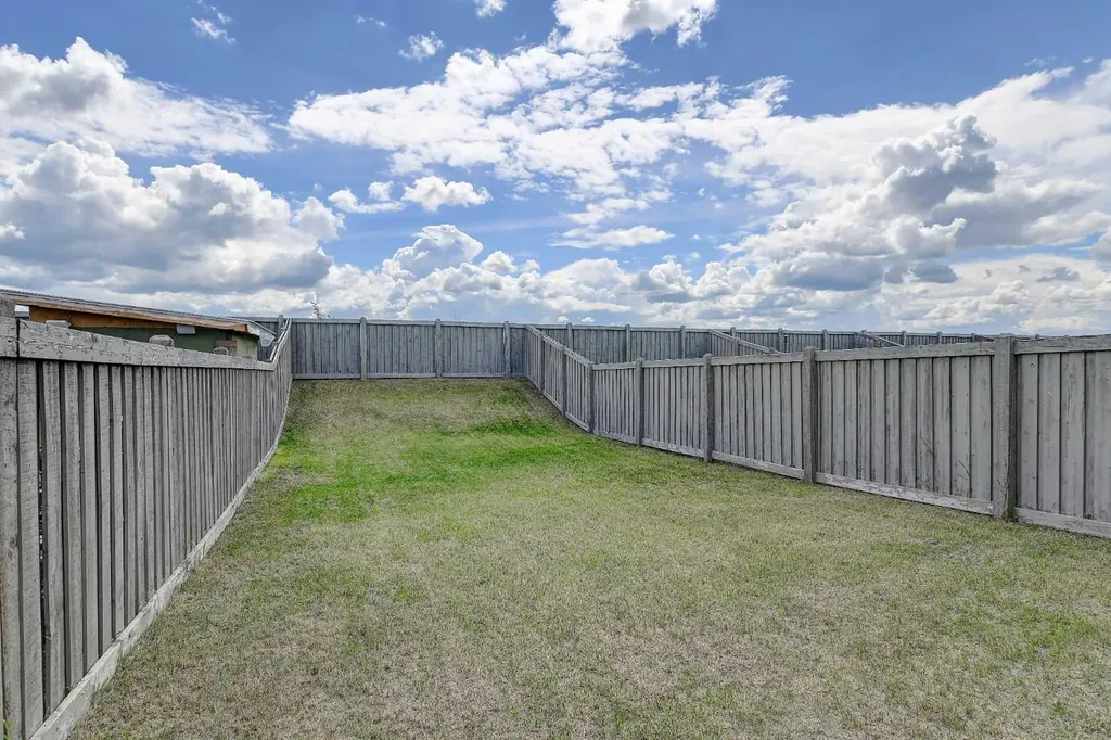 8443 101 Avenue Grande Prairie AB T8X 0R1