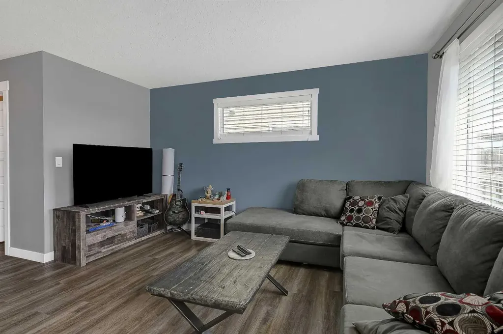 8443 101 Avenue Grande Prairie AB T8X 0R1