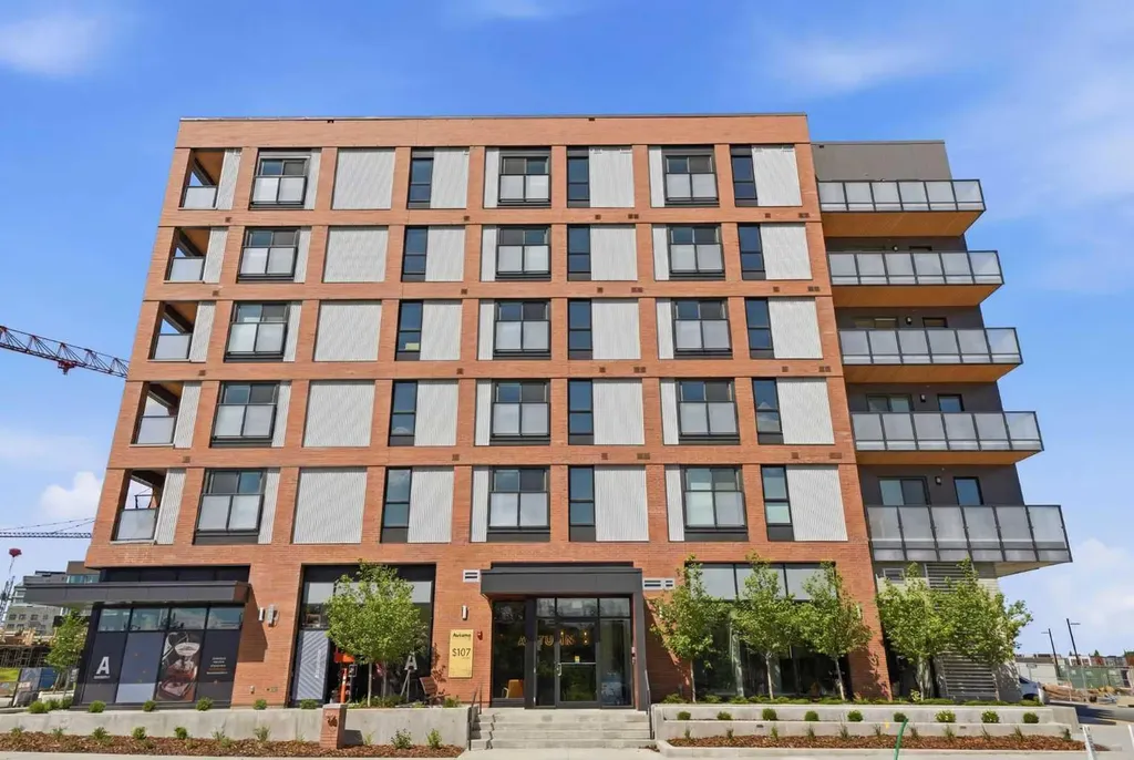 3107 Warren Street NW Calgary AB T3B 6N7