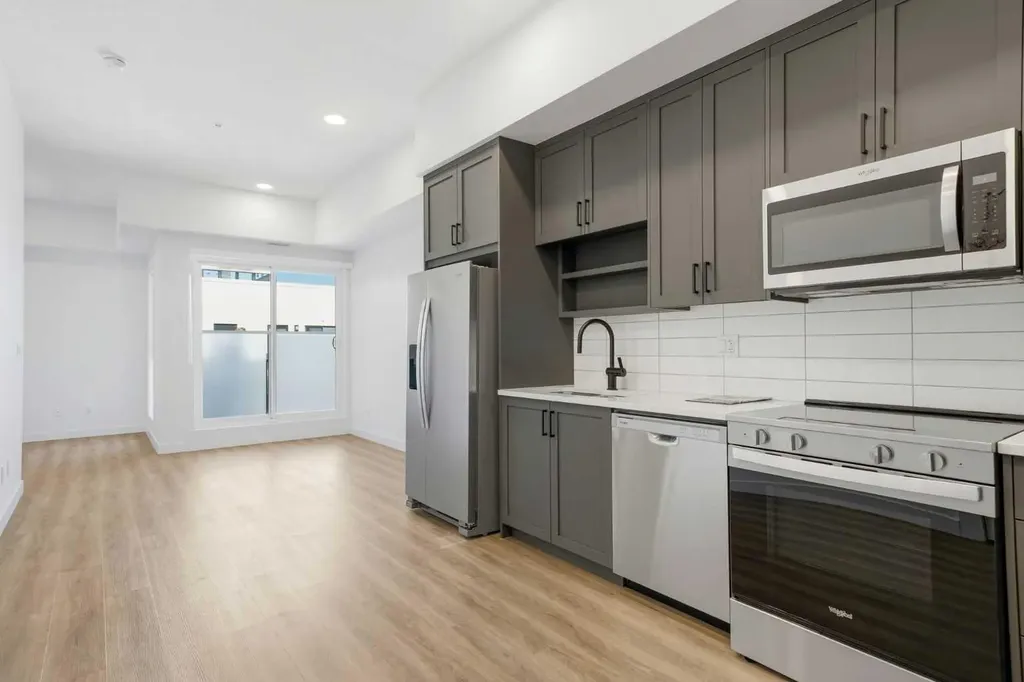3107 Warren Street NW Calgary AB T3B 6N7