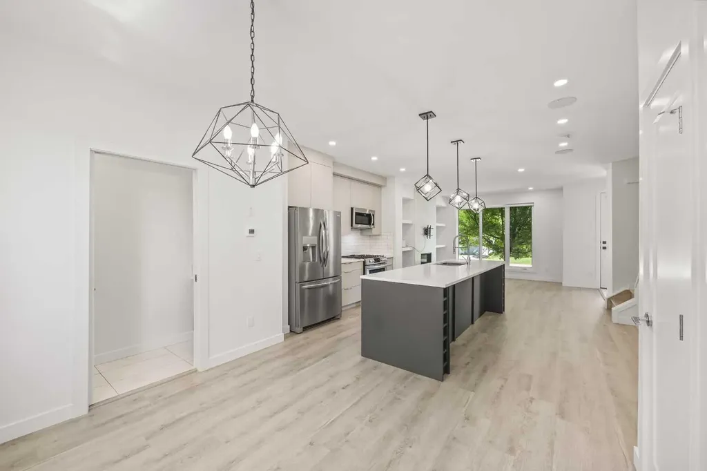 2105 5 Street NW Calgary AB T2M 5C2