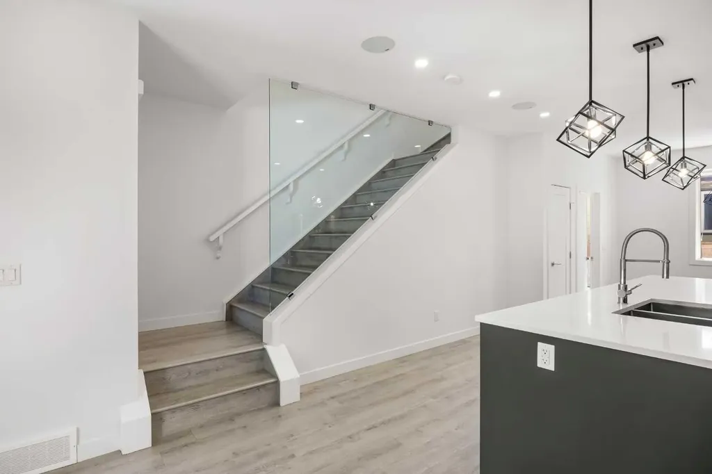 2105 5 Street NW Calgary AB T2M 5C2