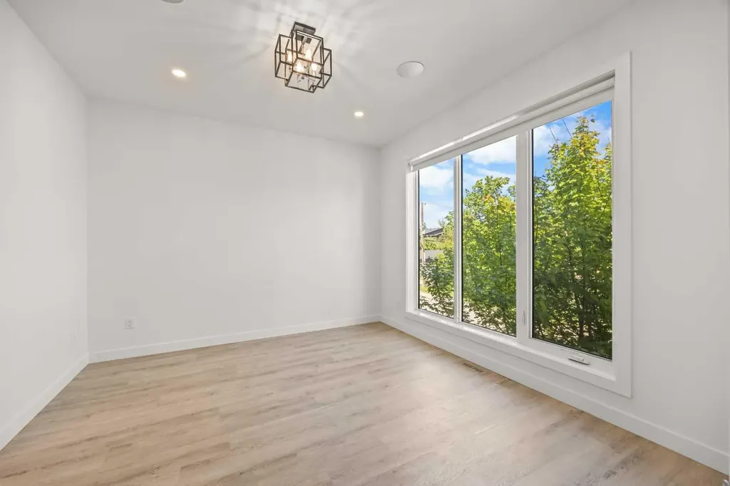 2105 5 Street NW Calgary AB T2M 5C2