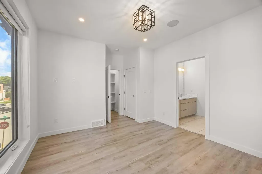 2105 5 Street NW Calgary AB T2M 5C2