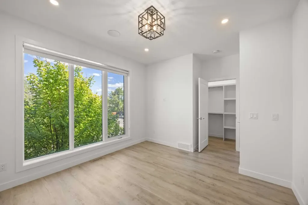 2105 5 Street NW Calgary AB T2M 5C2