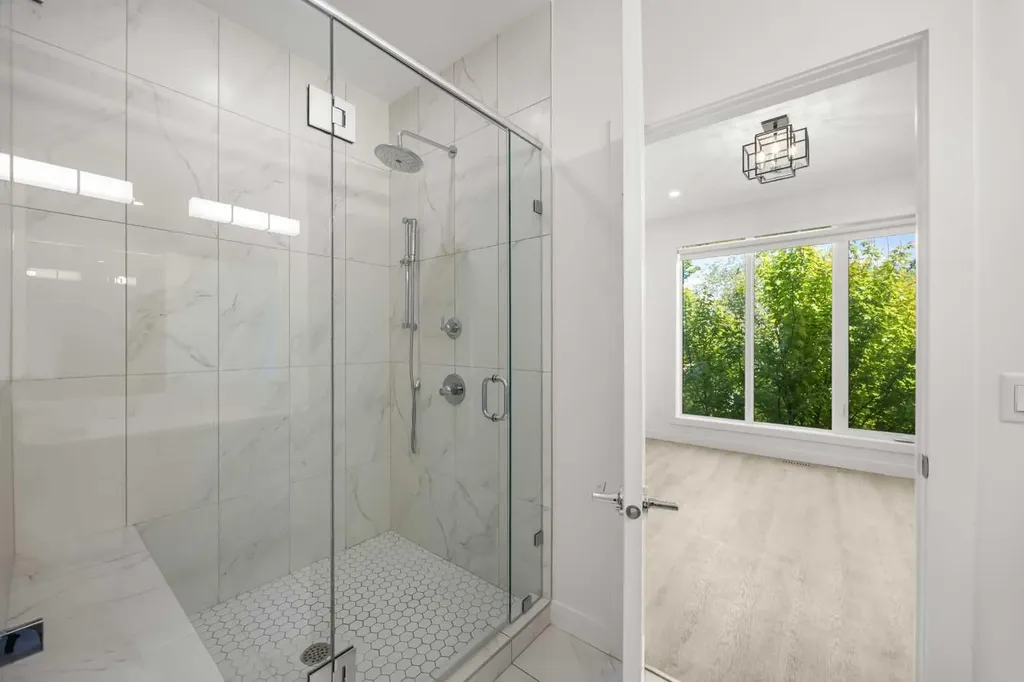 2105 5 Street NW Calgary AB T2M 5C2