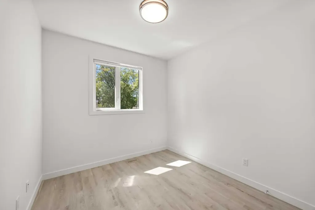 2105 5 Street NW Calgary AB T2M 5C2