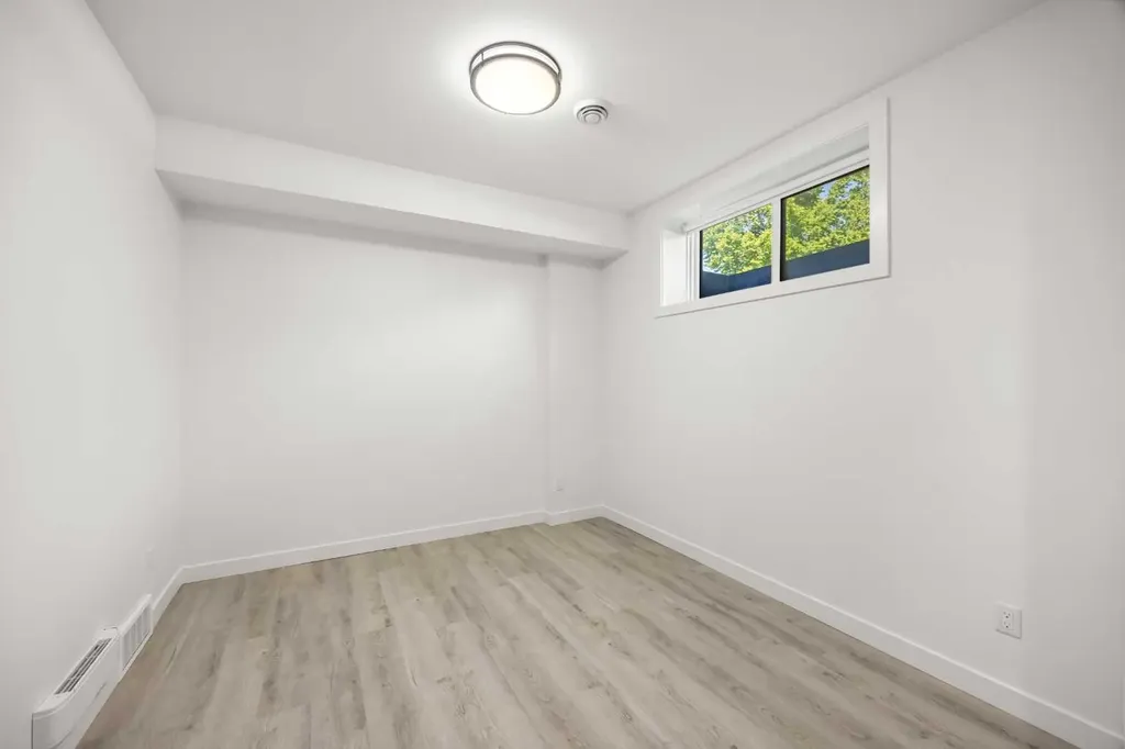 2105 5 Street NW Calgary AB T2M 5C2