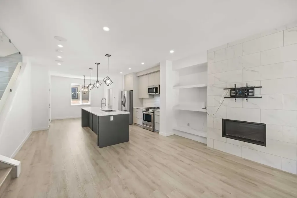 2105 5 Street NW Calgary AB T2M 5C2