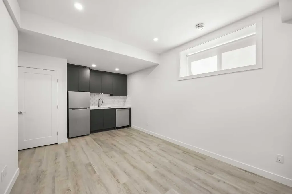 2105 5 Street NW Calgary AB T2M 5C2