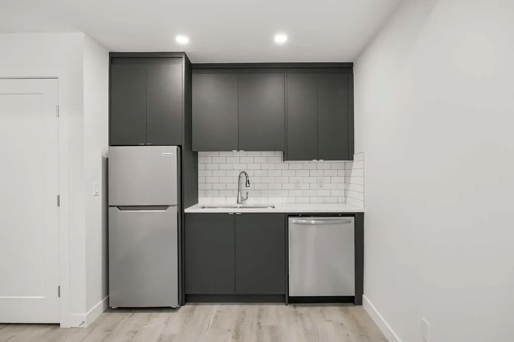 2105 5 Street NW Calgary AB T2M 5C2