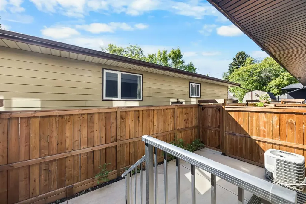 2105 5 Street NW Calgary AB T2M 5C2