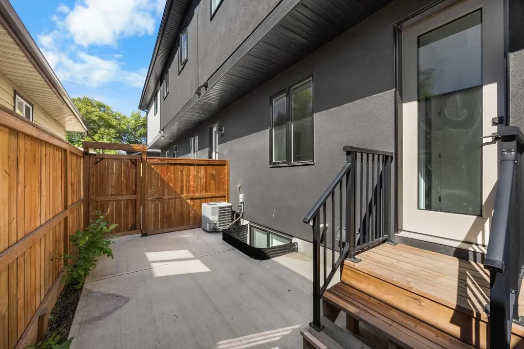 2105 5 Street NW Calgary AB T2M 5C2
