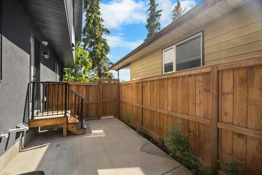2105 5 Street NW Calgary AB T2M 5C2