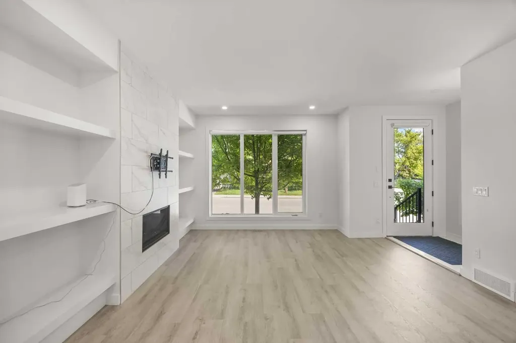 2105 5 Street NW Calgary AB T2M 5C2