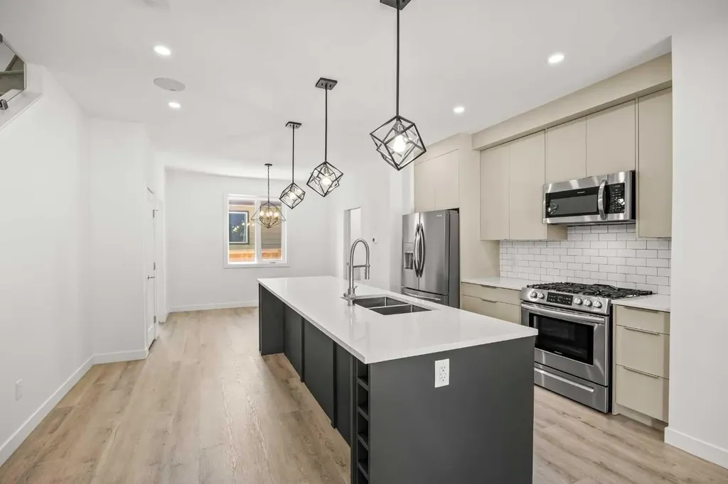 2105 5 Street NW Calgary AB T2M 5C2