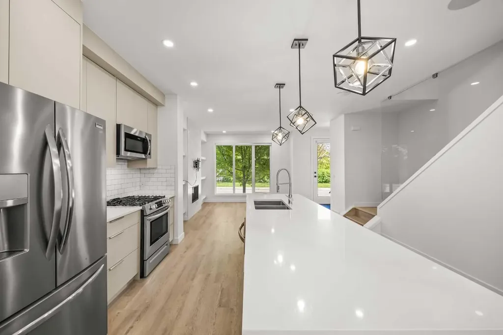 2105 5 Street NW Calgary AB T2M 5C2