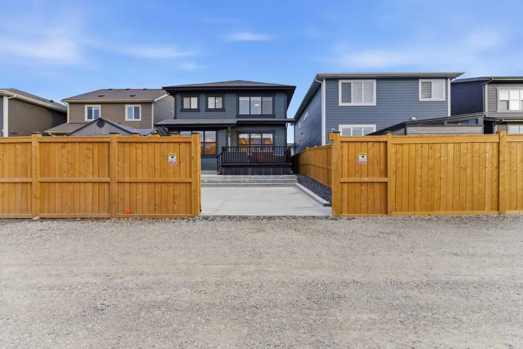 377 Magnolia Way SE Calgary AB T3M 3S6
