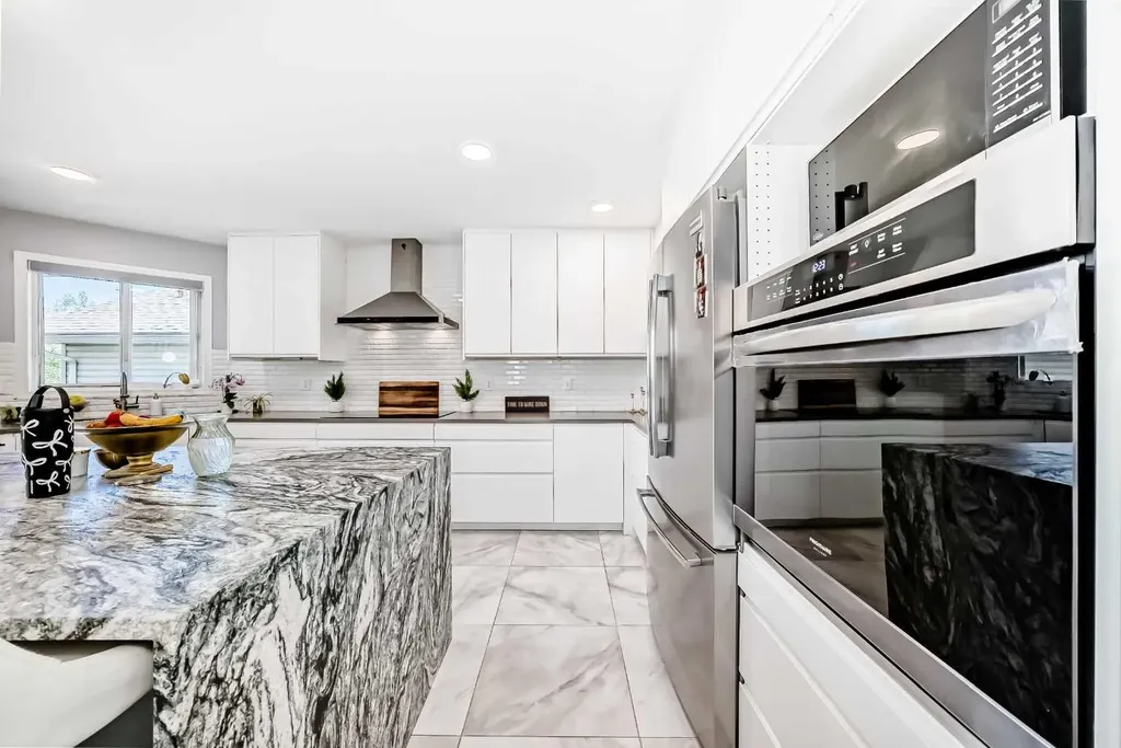 382 Cove Road Chestermere AB T1X 1J6