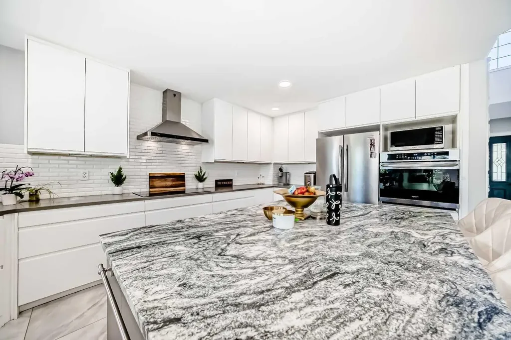382 Cove Road Chestermere AB T1X 1J6