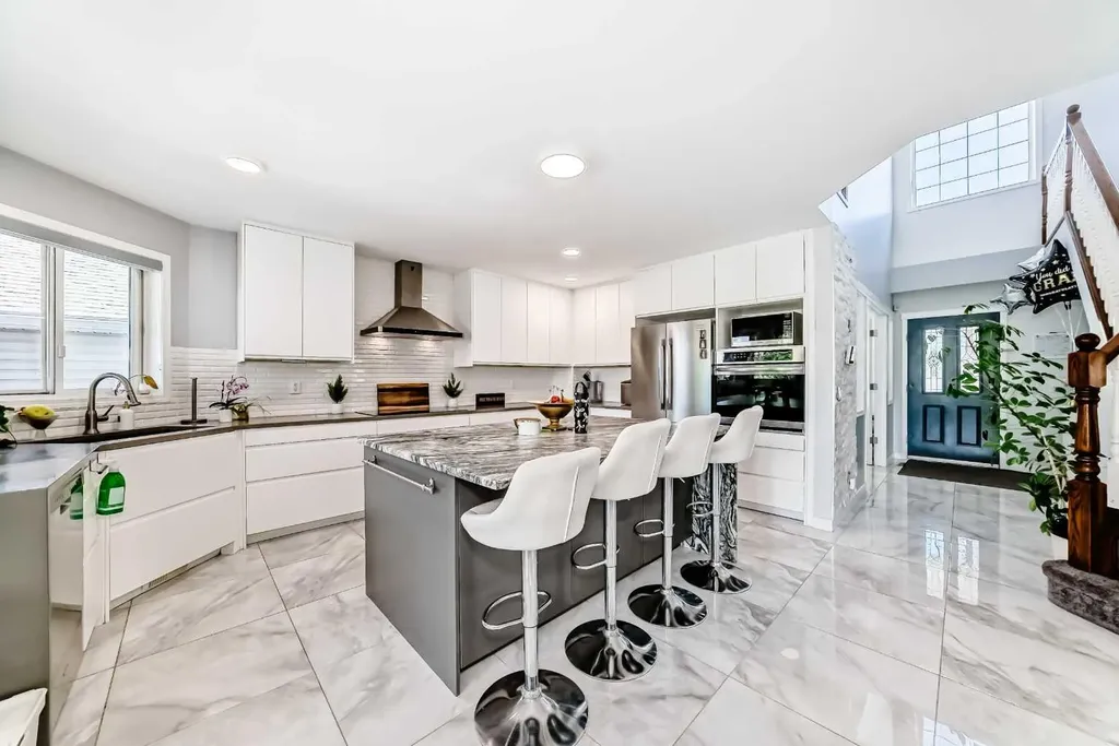 382 Cove Road Chestermere AB T1X 1J6