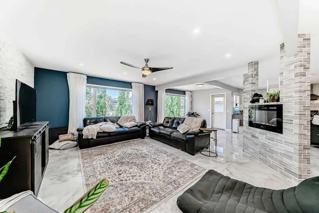 382 Cove Road Chestermere AB T1X 1J6