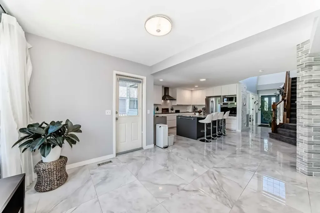 382 Cove Road Chestermere AB T1X 1J6