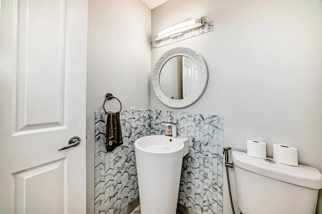382 Cove Road Chestermere AB T1X 1J6