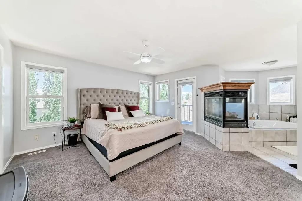 382 Cove Road Chestermere AB T1X 1J6