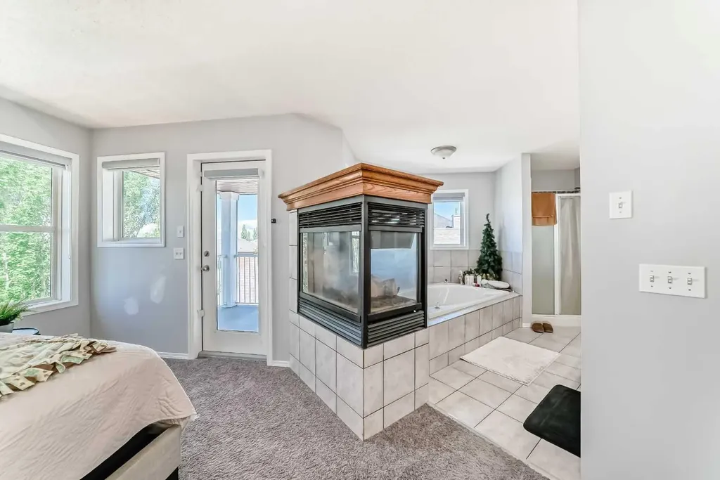 382 Cove Road Chestermere AB T1X 1J6