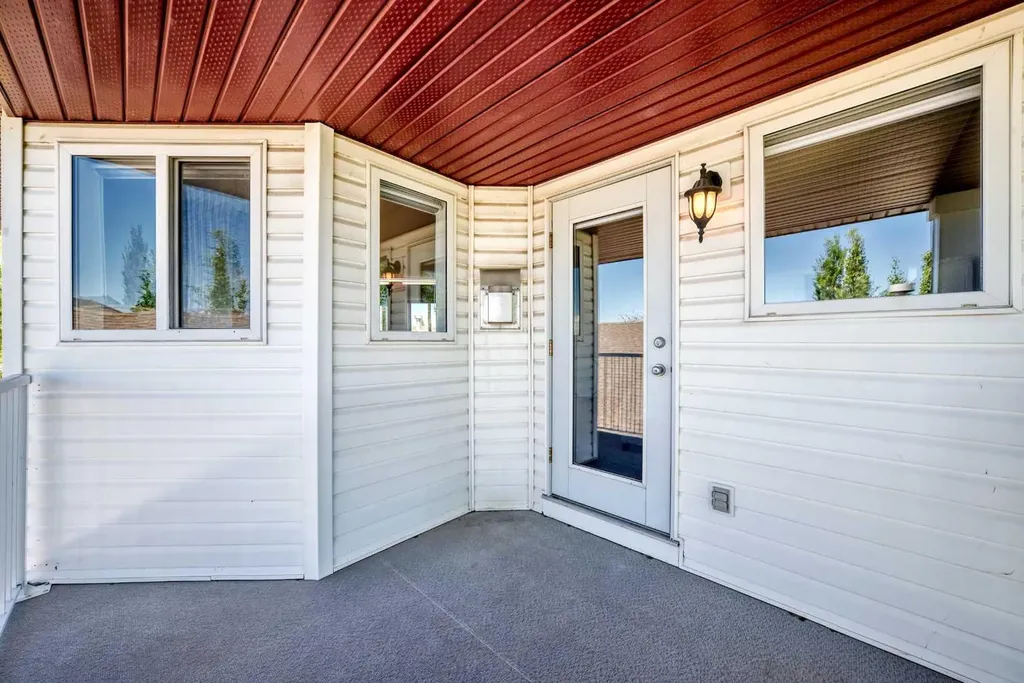 382 Cove Road Chestermere AB T1X 1J6