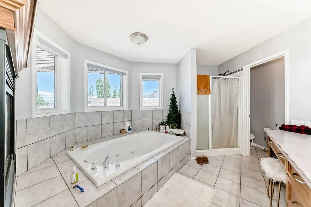 382 Cove Road Chestermere AB T1X 1J6