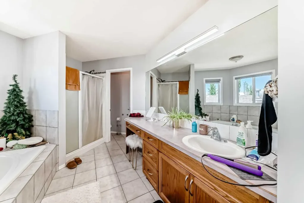 382 Cove Road Chestermere AB T1X 1J6