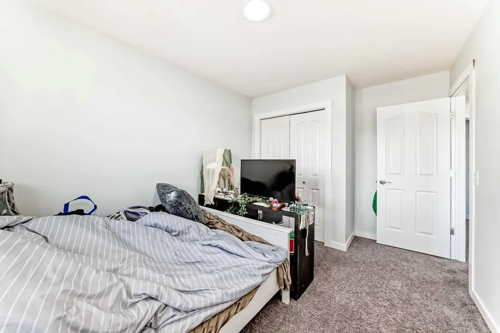 382 Cove Road Chestermere AB T1X 1J6