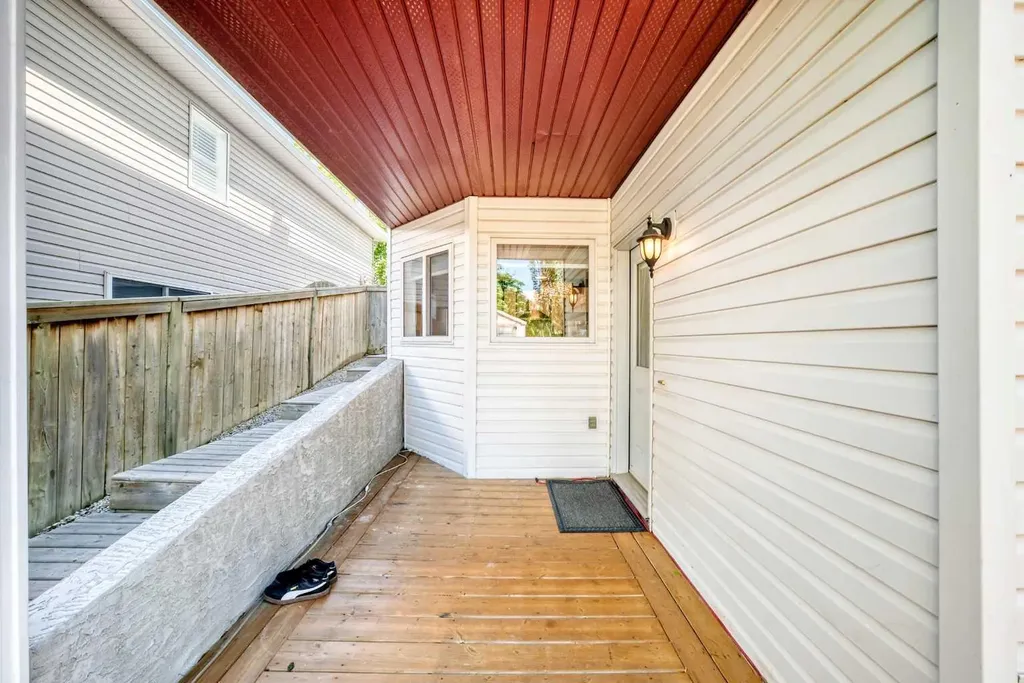 382 Cove Road Chestermere AB T1X 1J6