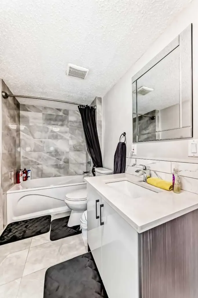 382 Cove Road Chestermere AB T1X 1J6