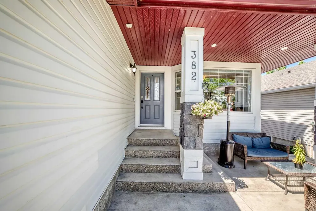 382 Cove Road Chestermere AB T1X 1J6