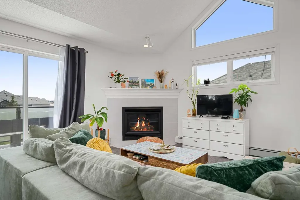20 Sierra Morena Mews SW Calgary AB T3H 3K6
