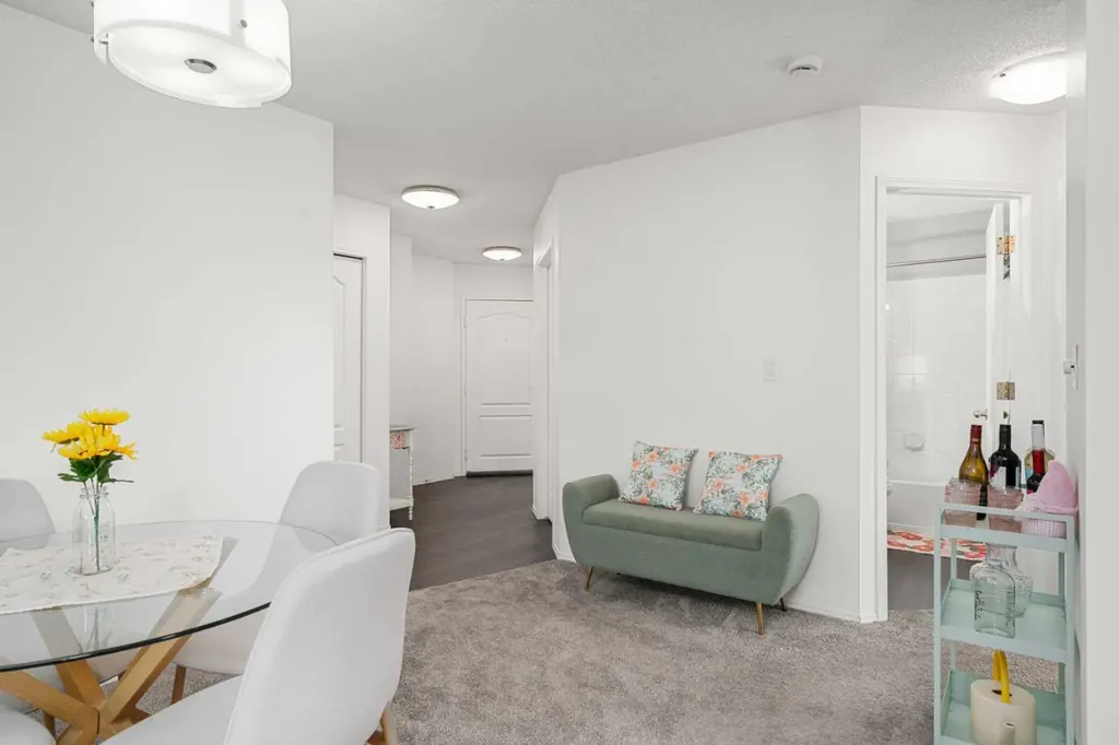 20 Sierra Morena Mews SW Calgary AB T3H 3K6