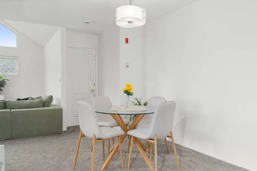 20 Sierra Morena Mews SW Calgary AB T3H 3K6